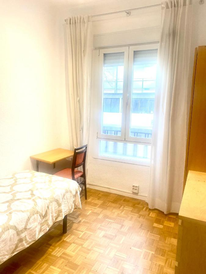 Close To Retiro Park Only For Girl Habitación en casa particular