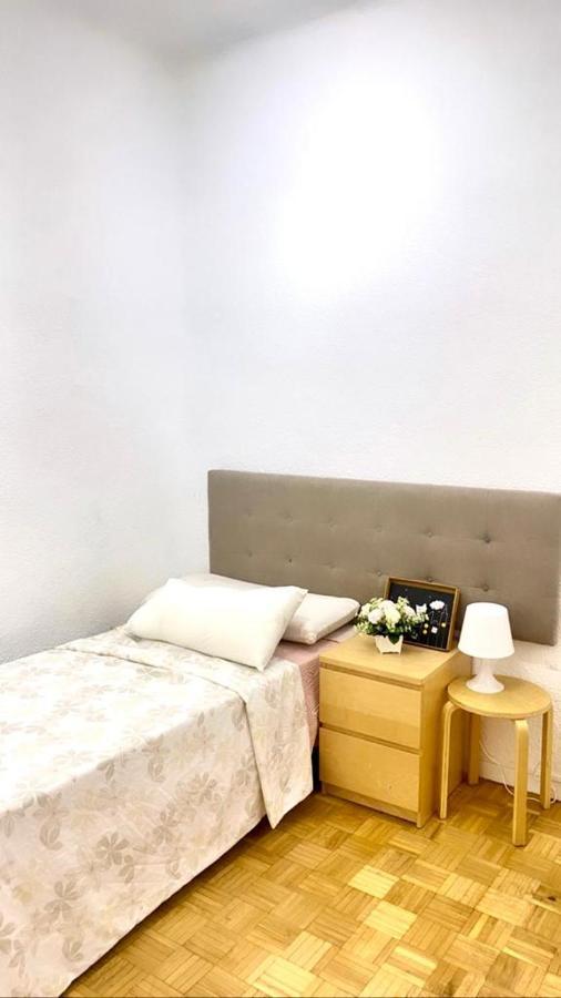 Close To Retiro Park Only For Girl Habitación en casa particular Madrid