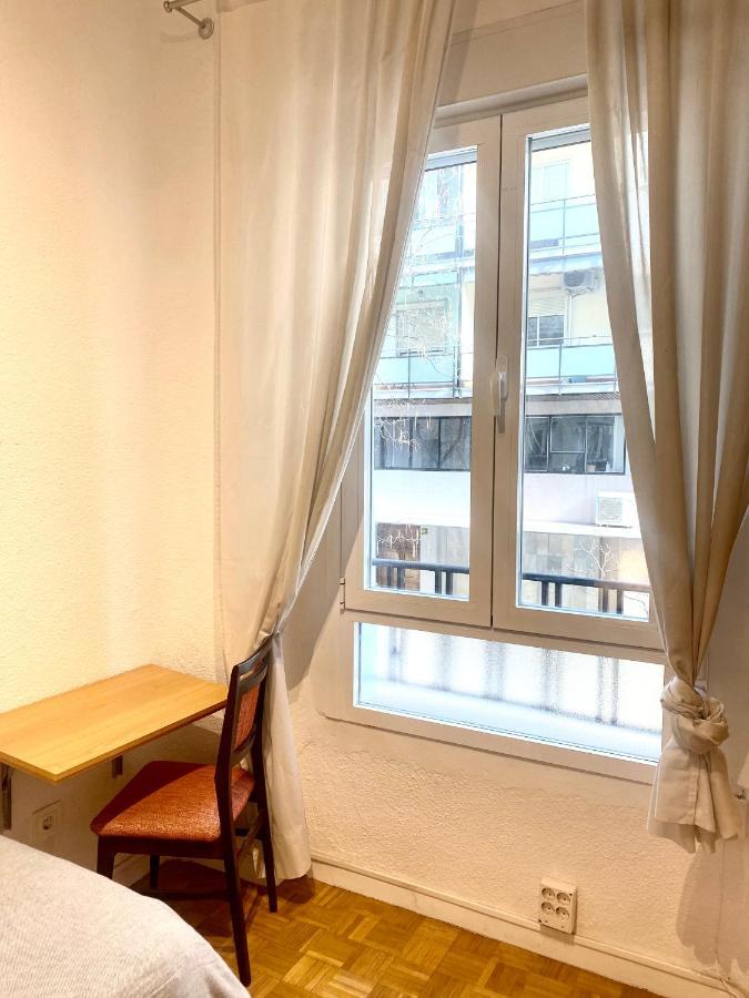 Close To Retiro Park Only For Girl Habitación en casa particular Madrid