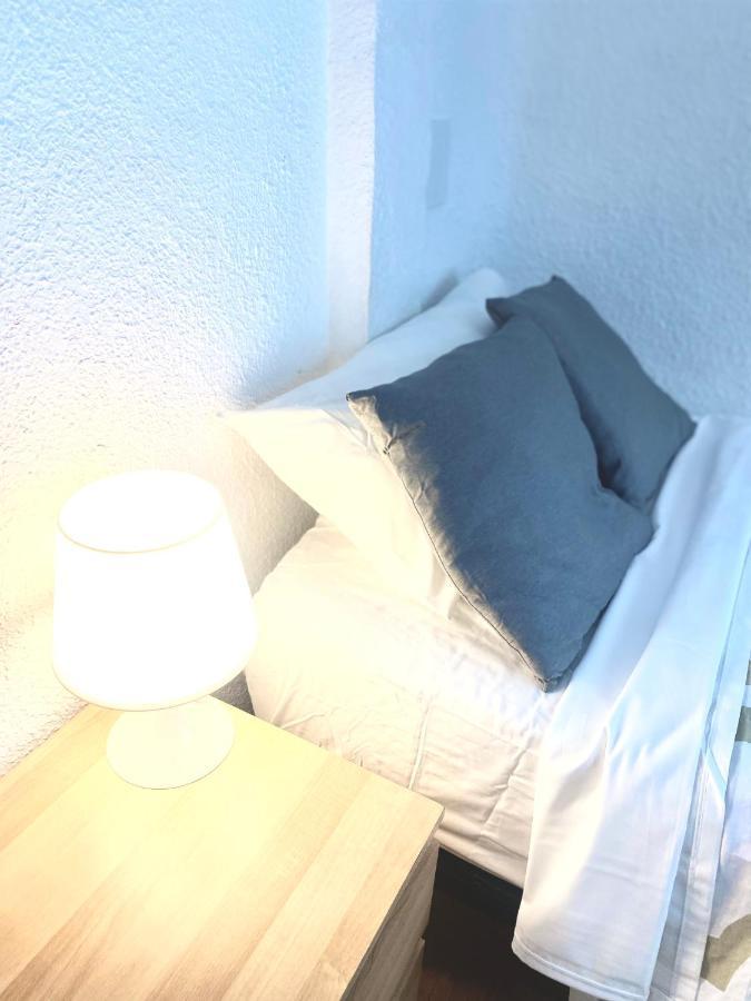 Close To Retiro Park Only For Girl Habitación en casa particular *