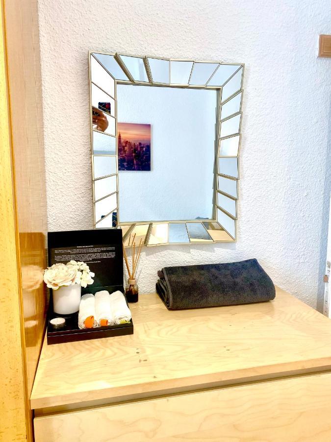 Habitación en casa particular Close To Retiro Park Only For Girl Madrid